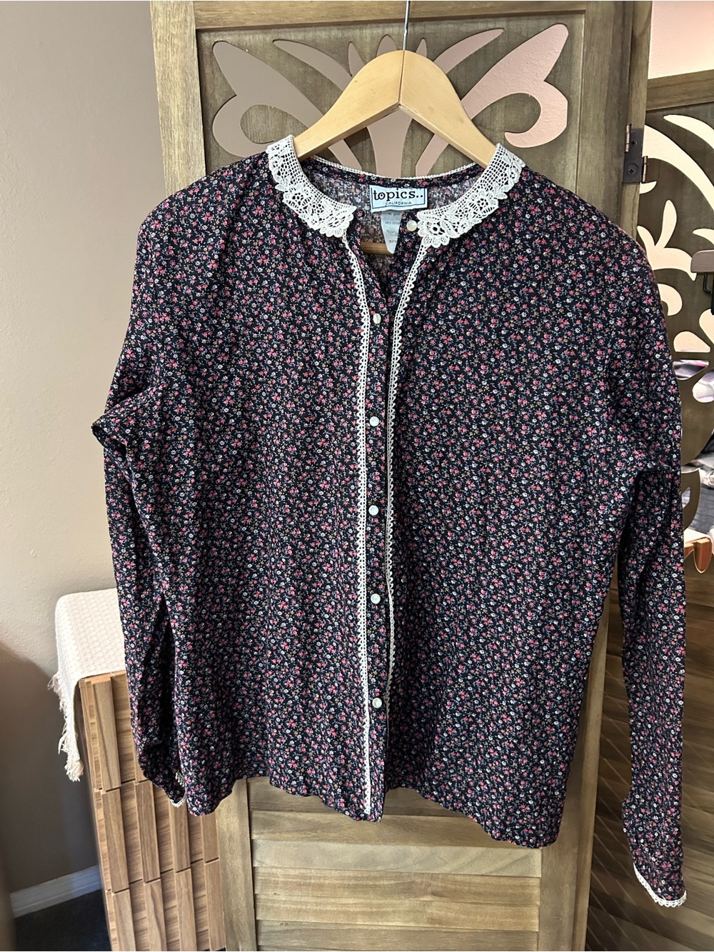 Vintage Topics California Floral Print Embroidered Trim Collar Cottage Core